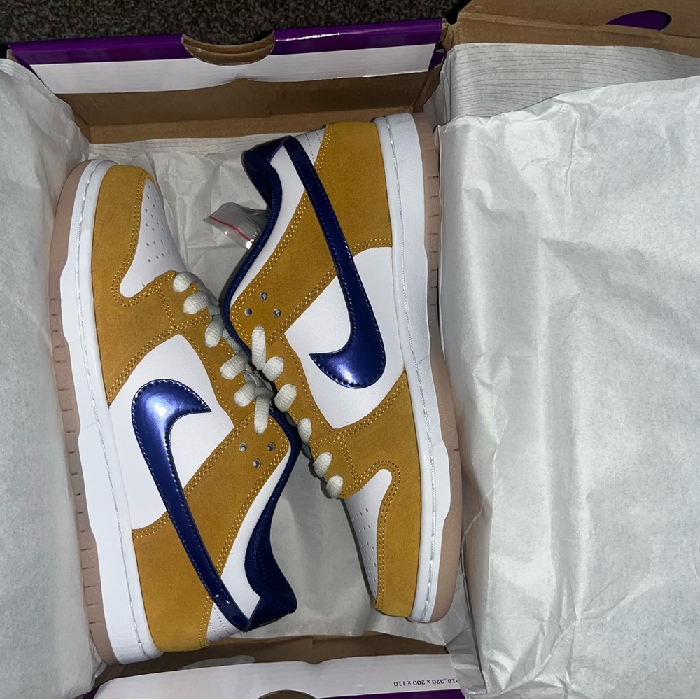 Nike SB  Dunk Low Laser Sneakers in Mustard and Blue Size 7.5m